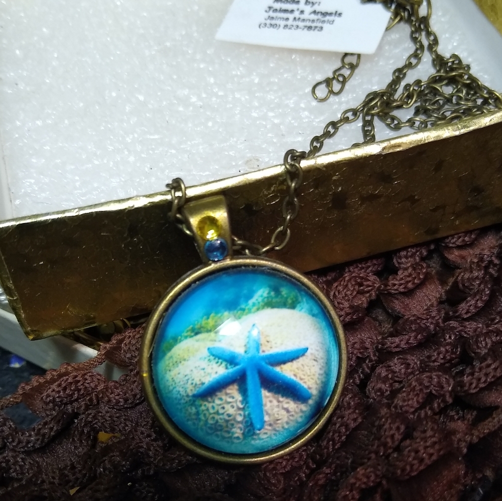 Starfish Cabochon in Glass Dome Pendant